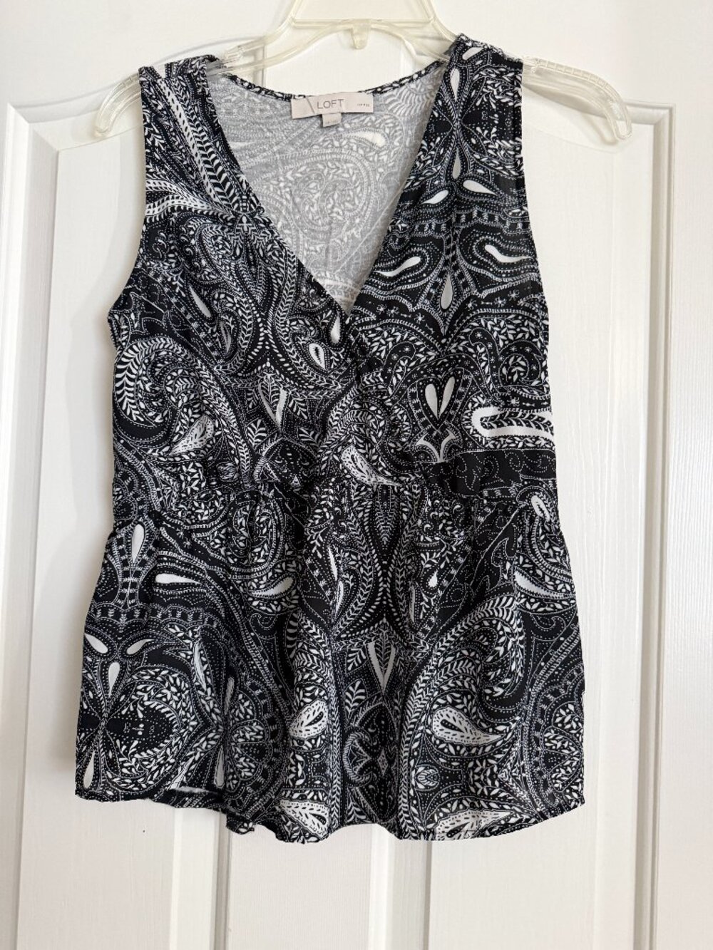 LOFT Size SP Black & White Paisley Print V-Neck Sleeveless Peplum Blouse Top